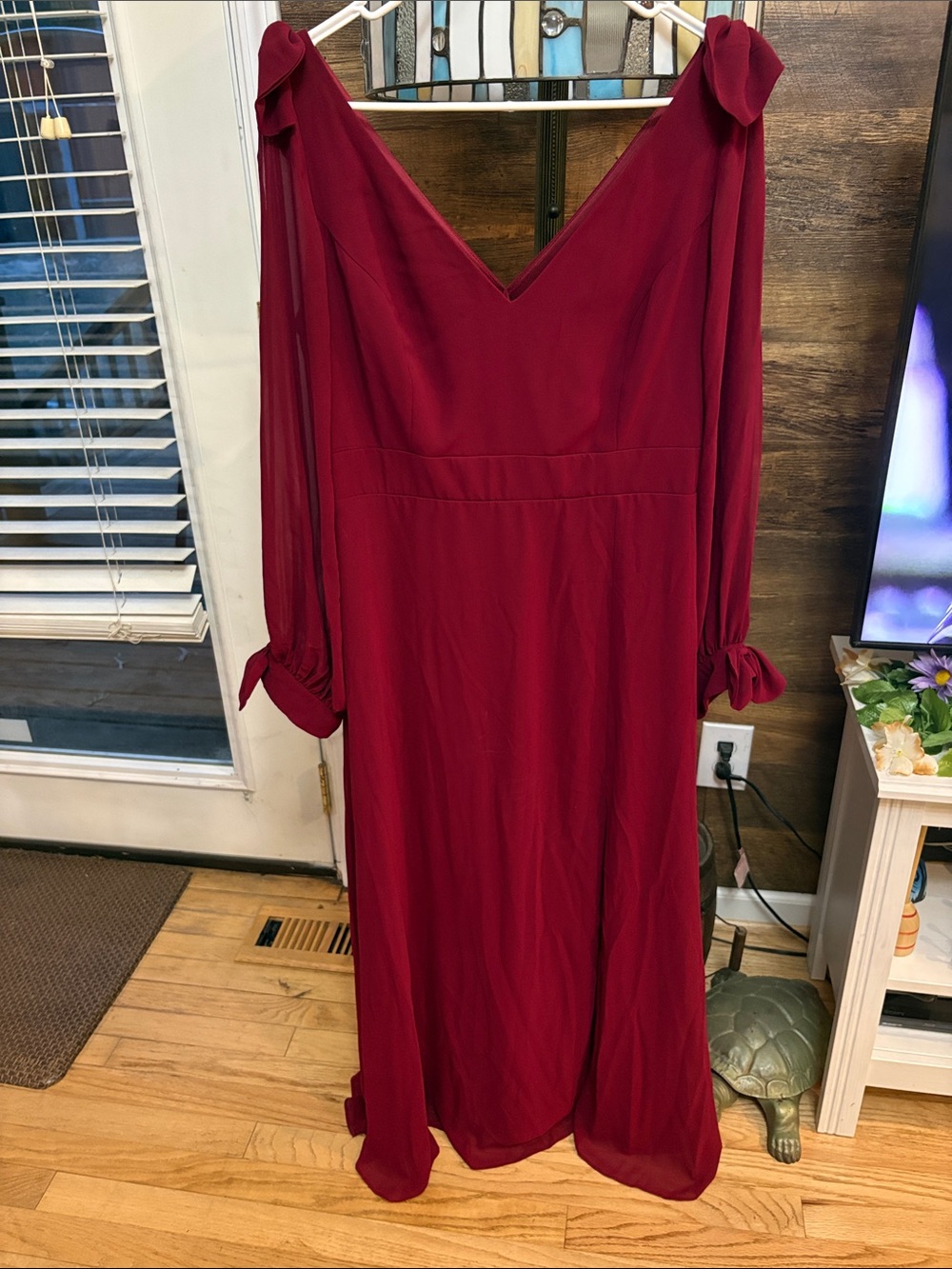 Elegant Burgundy V-Neck Long Sleeve Maxi Dress